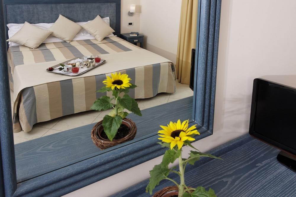 Hotel Metropol Diano Marina Buitenkant foto