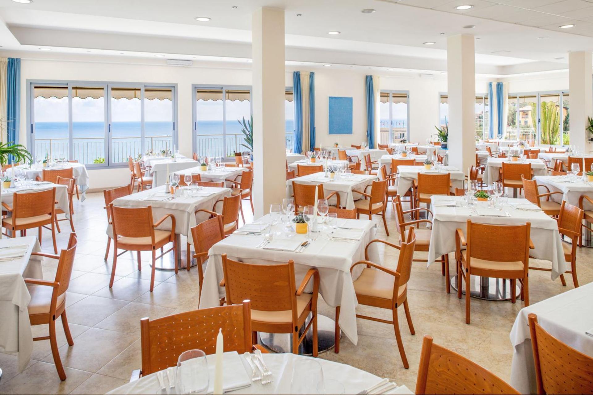 Hotel Metropol Diano Marina Buitenkant foto