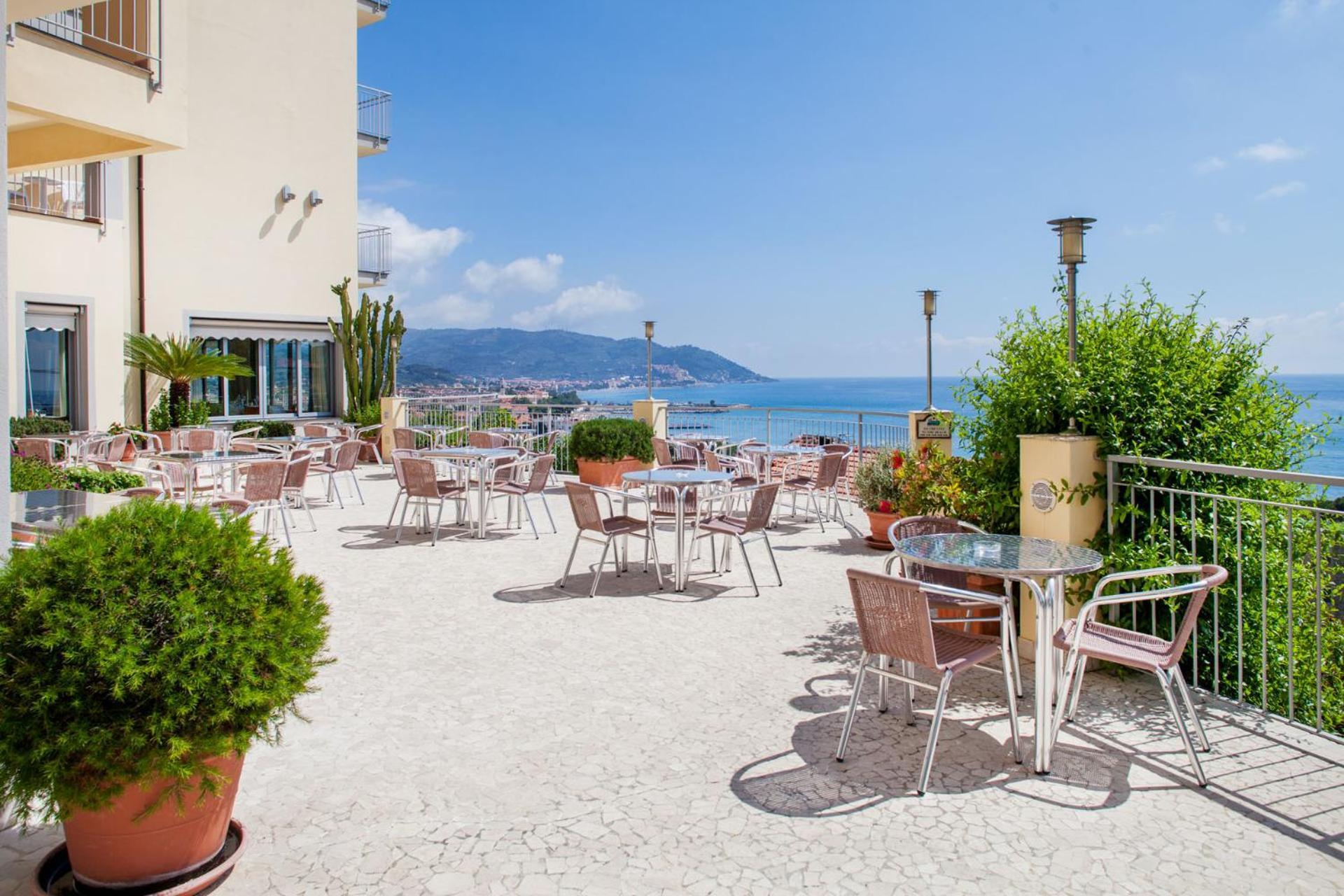 Hotel Metropol Diano Marina Buitenkant foto