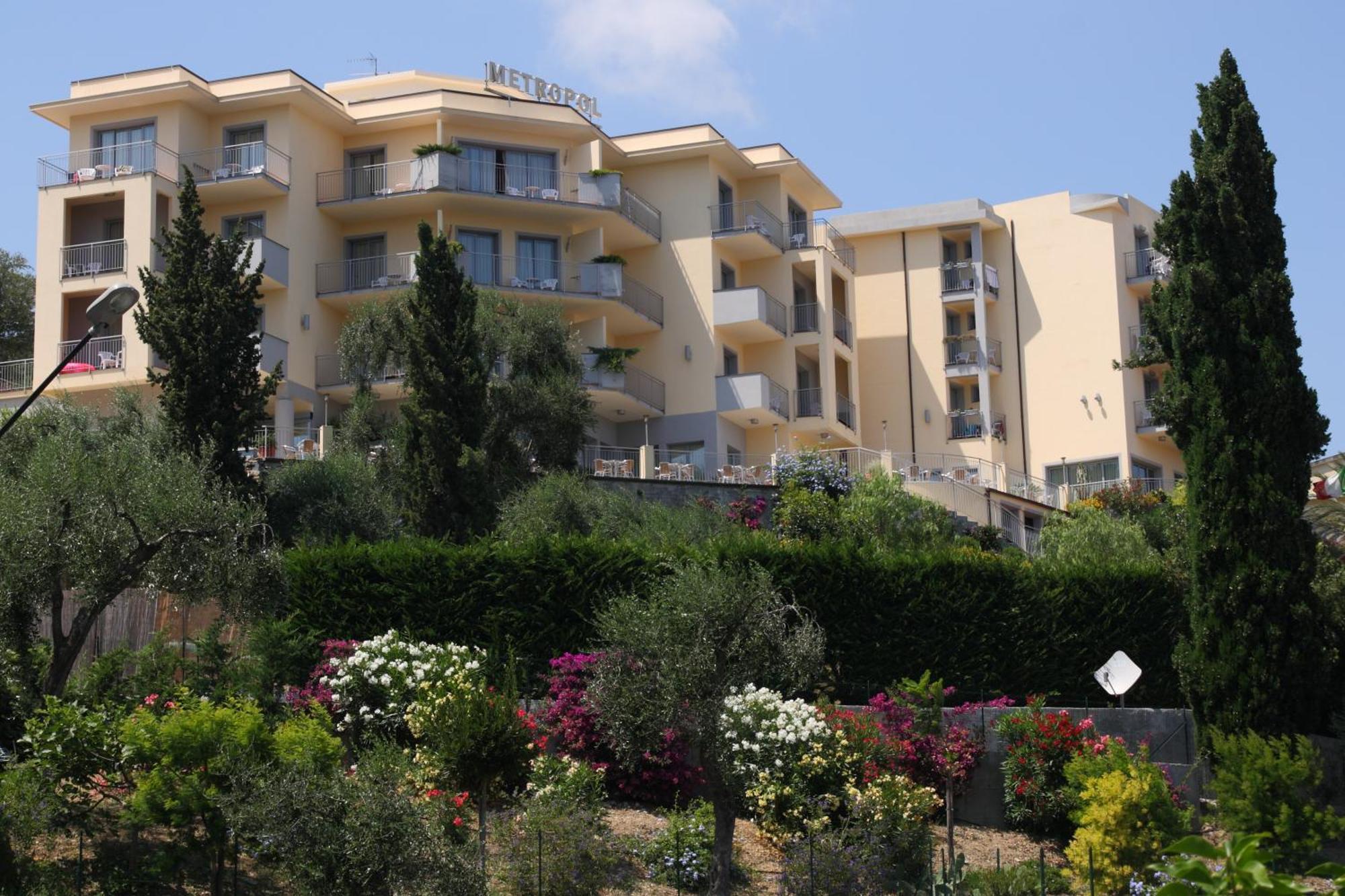 Hotel Metropol Diano Marina Buitenkant foto