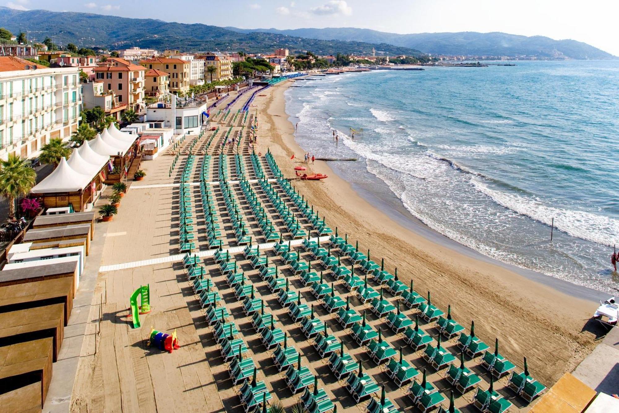 Hotel Metropol Diano Marina Buitenkant foto