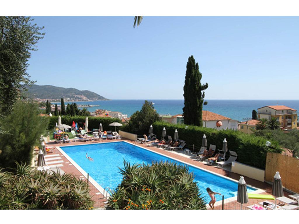 Hotel Metropol Diano Marina Buitenkant foto