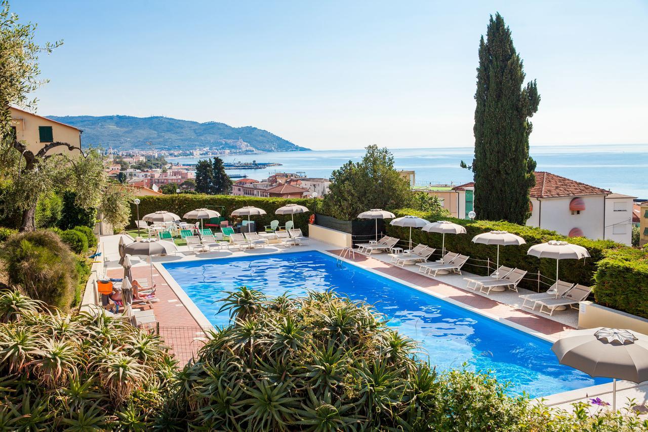 Hotel Metropol Diano Marina Buitenkant foto