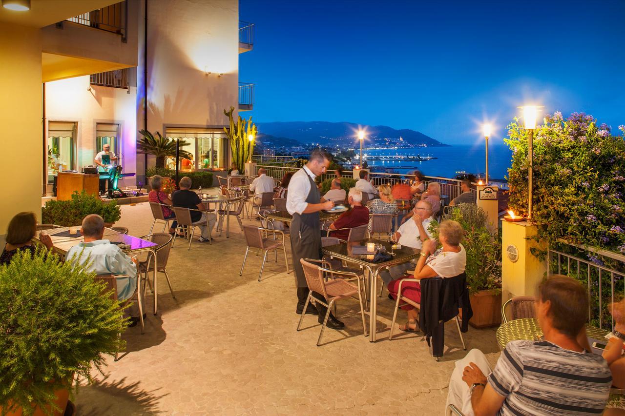 Hotel Metropol Diano Marina Buitenkant foto