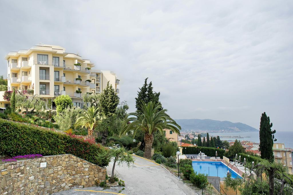 Hotel Metropol Diano Marina Buitenkant foto