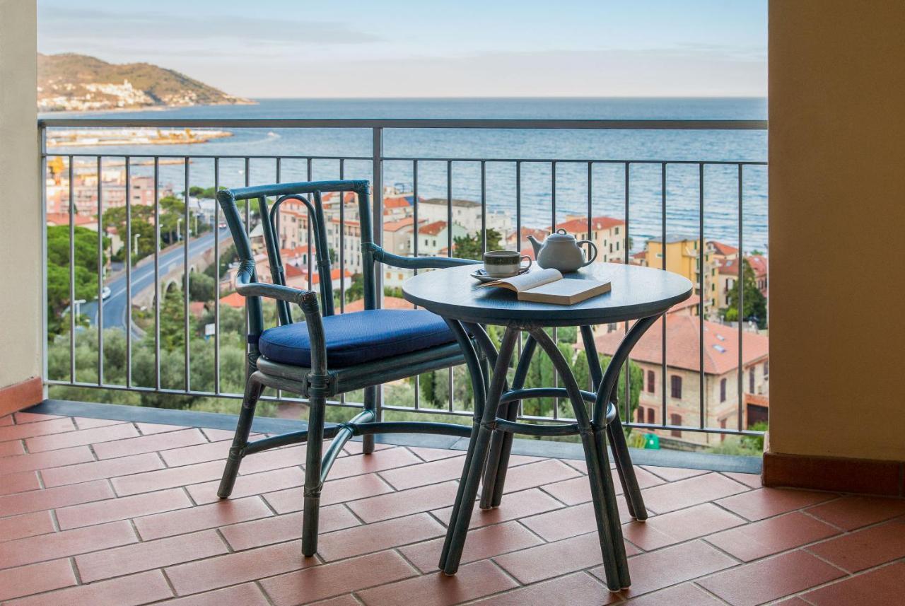 Hotel Metropol Diano Marina Buitenkant foto