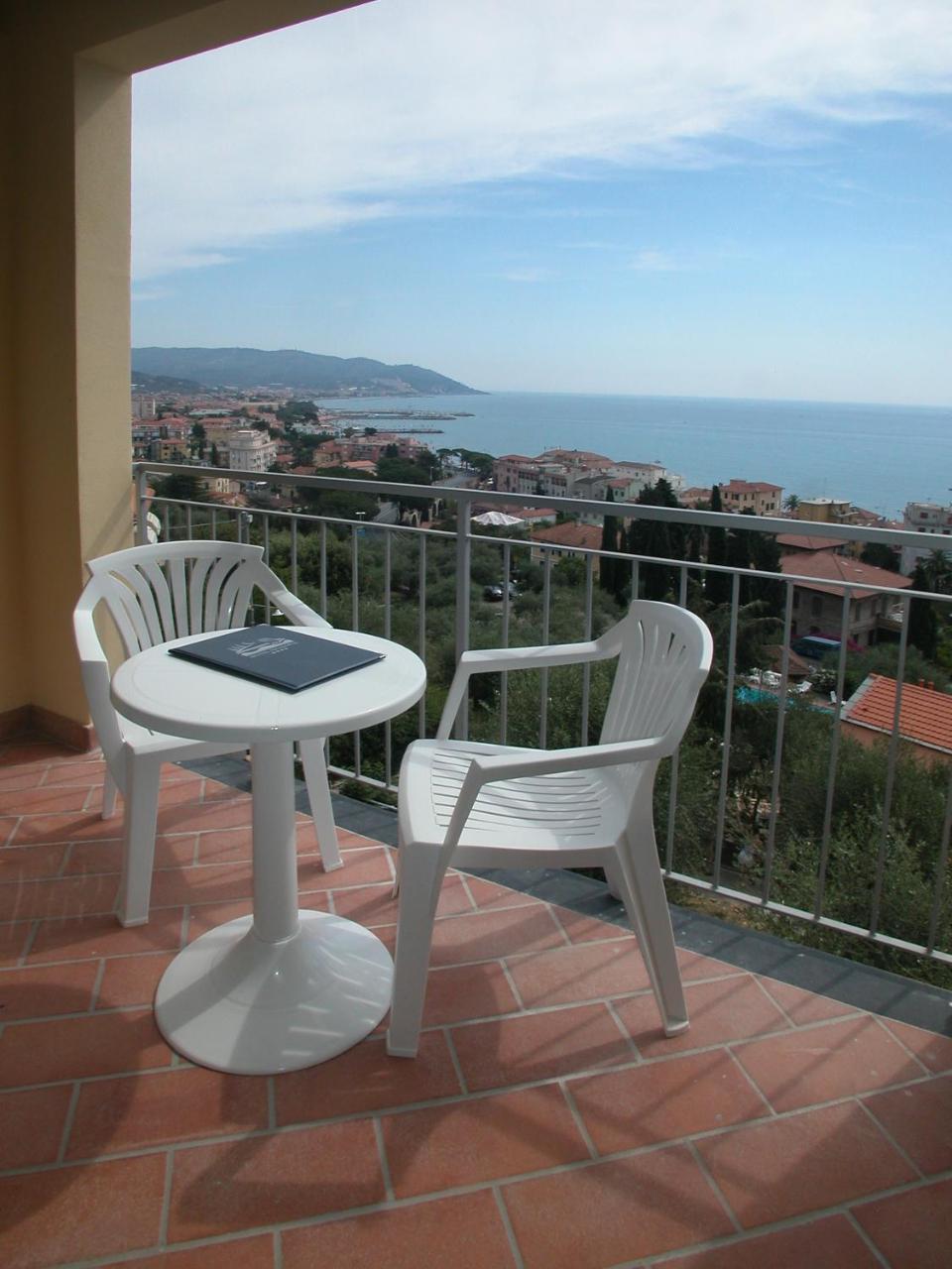 Hotel Metropol Diano Marina Buitenkant foto